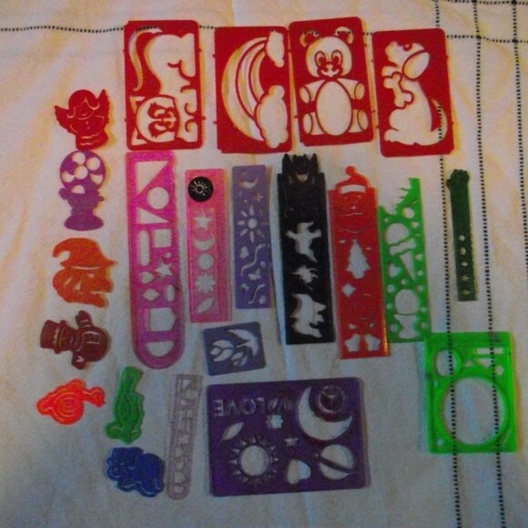 LARGE LOT OF STENCILS - Picture 10 of 15